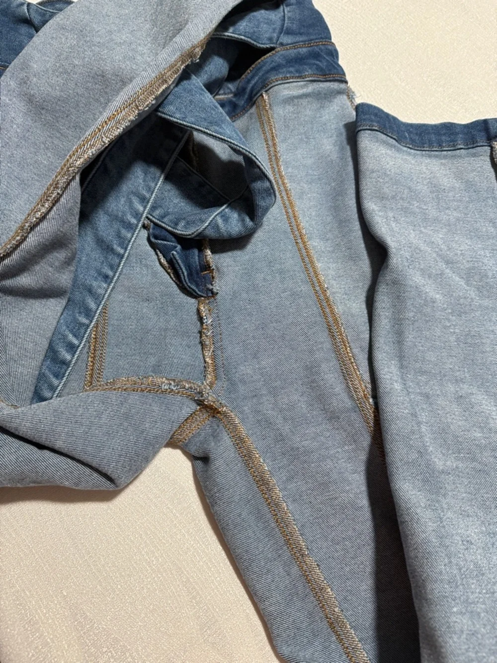 RISEN los ángeles High-Waist Paperbag Blue Jeans with Tie Belt - Women. - Picture 13 of 16